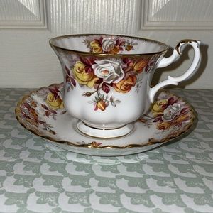 💛LENORA Royal Albert Bone China Tea Cup & Saucer.